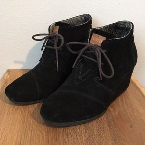 TOMS Desert Wedge Bootie in Black